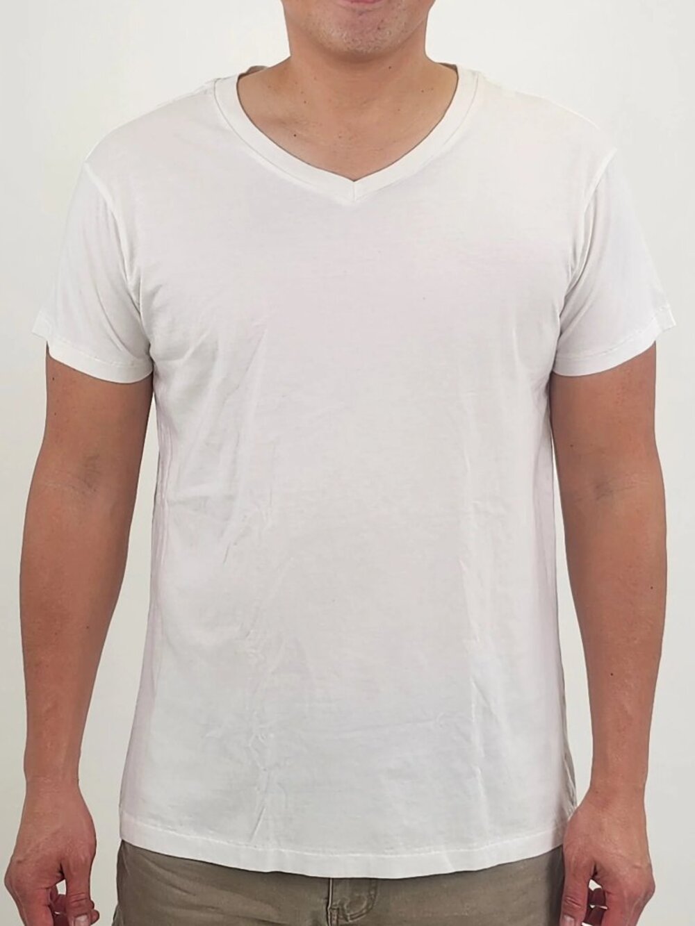 Reese De Luca White V-Neck T-Shirt/13364